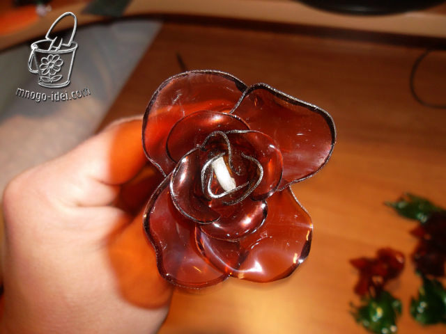 Роза из пластиковых бутылок