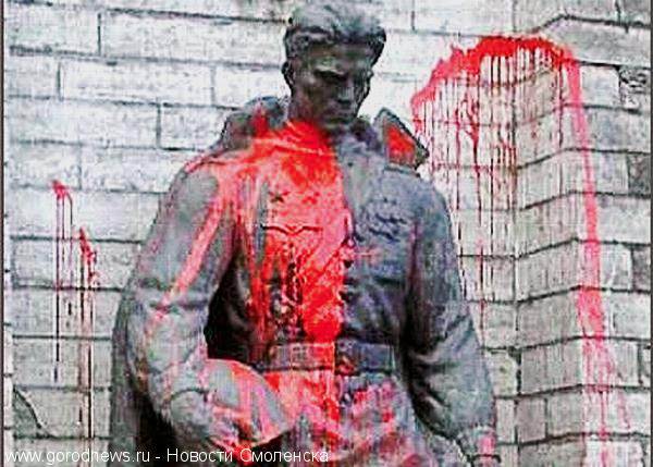 В столице Эстонии неизвестные осквернили памятник советскому Воину-освободителю