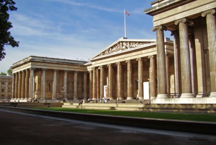 https://upload.wikimedia.org/wikipedia/commons/3/3a/British_Museum_from_NE_2.JPG?uselang=ru