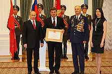 https://upload.wikimedia.org/wikipedia/commons/thumb/0/01/Vladimir_Putin_6_May_2008-2.jpg/225px-Vladimir_Putin_6_May_2008-2.jpg