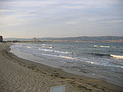 https://upload.wikimedia.org/wikipedia/ru/thumb/f/fb/Sunny_Beach_first_meter.jpg/180px-Sunny_Beach_first_meter.jpg